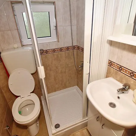 アパート Junior ズラティボール