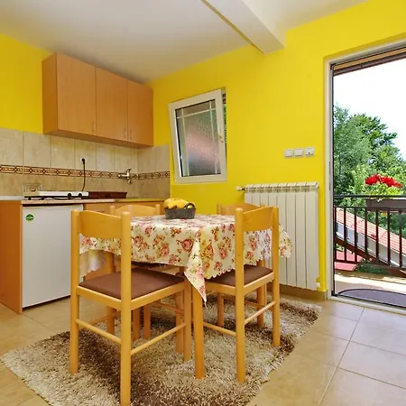 アパート Junior ズラティボール