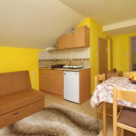 Junior アパート ズラティボール